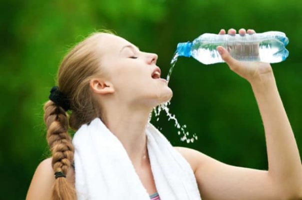 11 thói quen uống nước gây hại cho sức khỏe