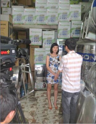 Truyền hình Việt Nam phỏng vấn hệ thống Bán các sản phẩm Kangaroo tại 83 Phố Láng Hạ , Hà Nội