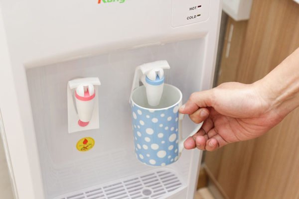 2 vòi nước nóng lạnh riêng biệt