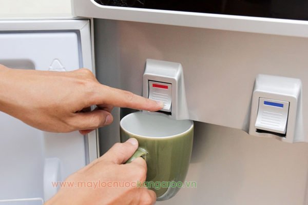 Thiết kế dạng vòi ấn tiện lợi và tinh xảo.