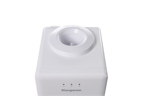 Cọc cắm nước thiết lế lỗ cắm lớn, dễ dàng nhấc và đặt bình nước chuyên dụng vào