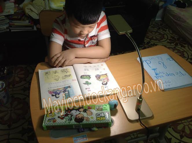 Đèn học an toàn, hình thực tế đối với trẻ nhỏ
