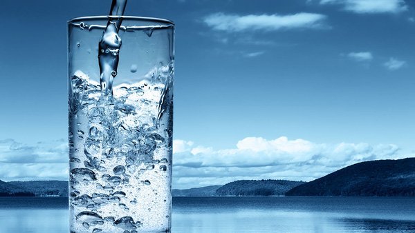 Mặt khác, nhiều gia đình hiện nay có thói quen uống nước khoáng, nước tinh khiết từ thiết bị máy lọc nước thay cho nước đun sôi bởi tính tiện lợi.