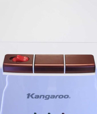 Cây nước được trang bị chế độ khóa an toàn tại vòi nước nóng giúp khóa lại nguồn nước ngay sau khi sử dụng để người dùng yên tâm hơn.