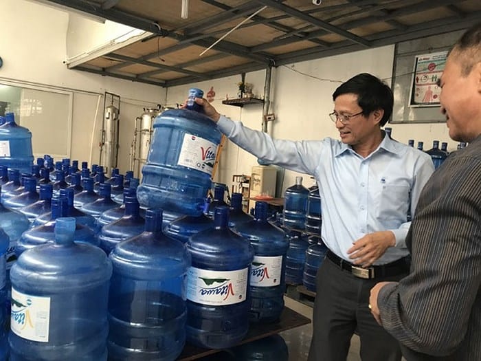 Nuoc dong binh nhieu nguy co nhiem ban